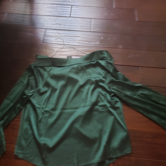 NWT Women Hunter Green Deep Scoop Top - Picture 3 of 3